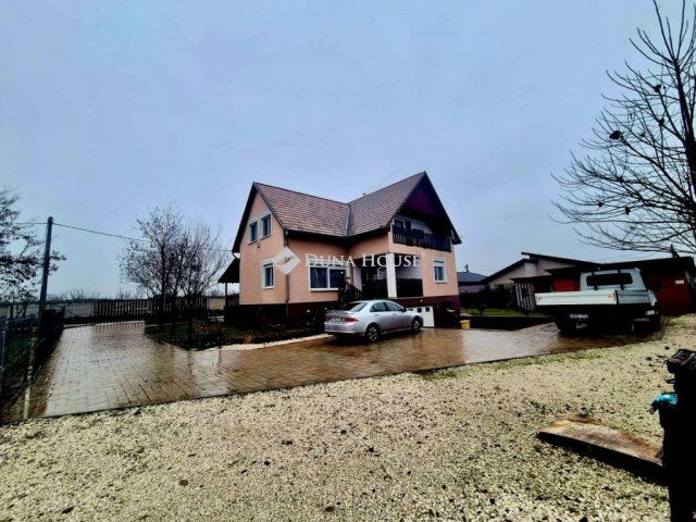 Eladó családi ház, Délegyházán 109.9 M Ft, 6 szobás