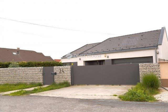 Eladó családi ház, Nagykozáron 119.99 M Ft, 4 szobás