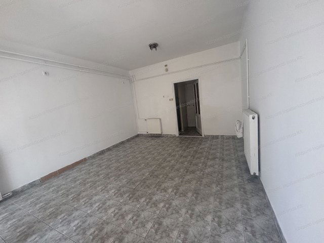 Kiadó üzlethelyiség, Tatabányán 120 E Ft / hó, 1 szobás