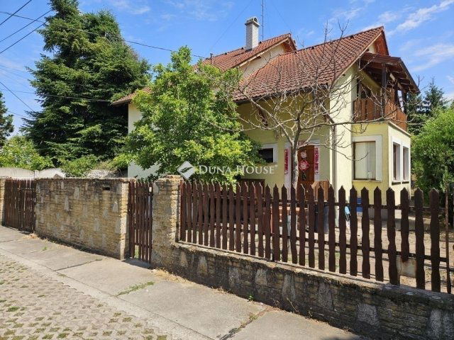 Eladó családi ház, Gödön 100 M Ft, 7 szobás