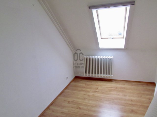 Kiadó panellakás, albérlet, Debrecenben 210 E Ft / hó, 3 szobás