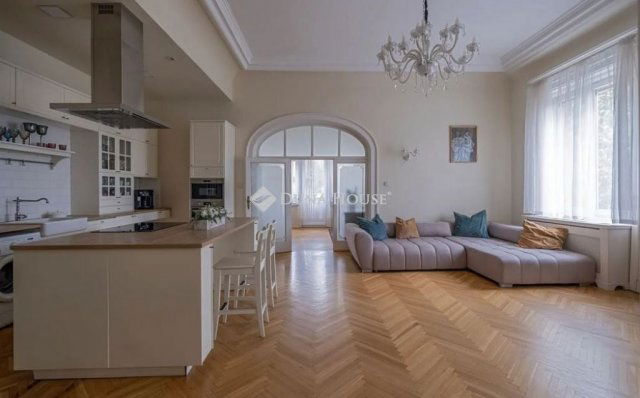 Eladó téglalakás, Budapesten, XIV. kerületben 180 M Ft, 4 szobás