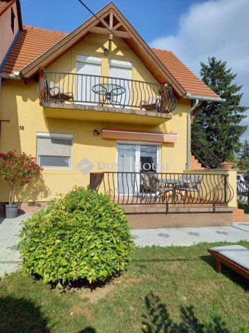 Eladó családi ház, Vonyarcvashegyen 92 M Ft, 3+3 szobás