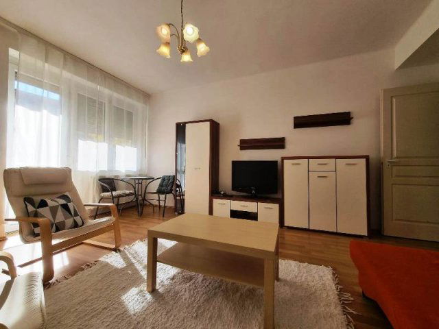 Kiadó téglalakás, albérlet, Pécsett, Kodály Zoltán utcában