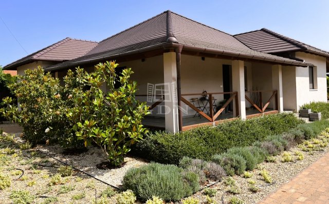 Eladó családi ház, Gárdonyban 190 M Ft, 5 szobás