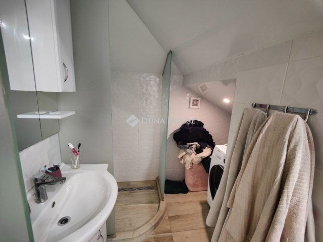 Eladó családi ház, Budapesten, IV. kerületben 150 M Ft, 6 szobás