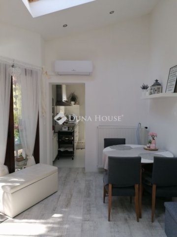 Eladó családi ház, Pécsett 94.99 M Ft, 4 szobás