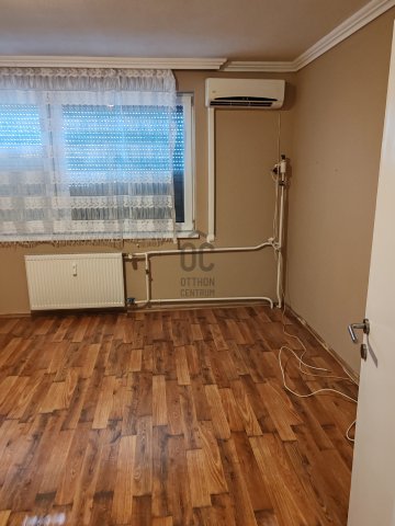 Eladó panellakás, Szolnokon 29 M Ft, 2 szobás