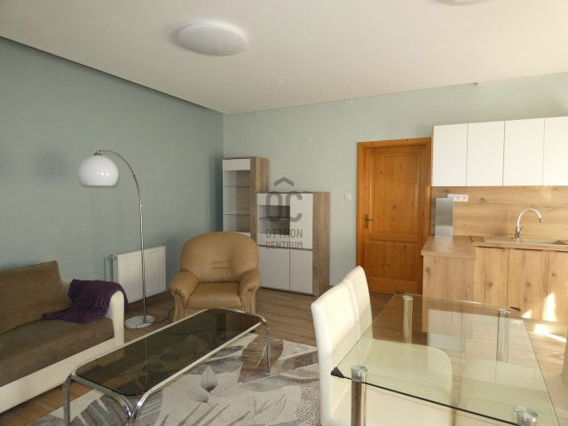 Kiadó téglalakás, albérlet, Pécsett 150 E Ft / hó, 2 szobás