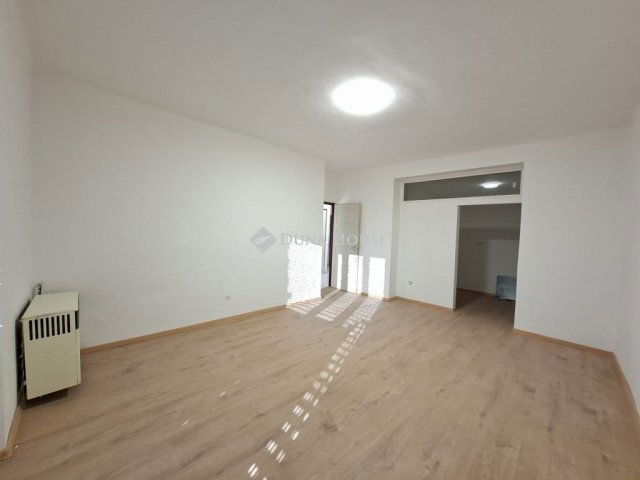 Eladó téglalakás, Komlón 16.9 M Ft, 1+1 szobás