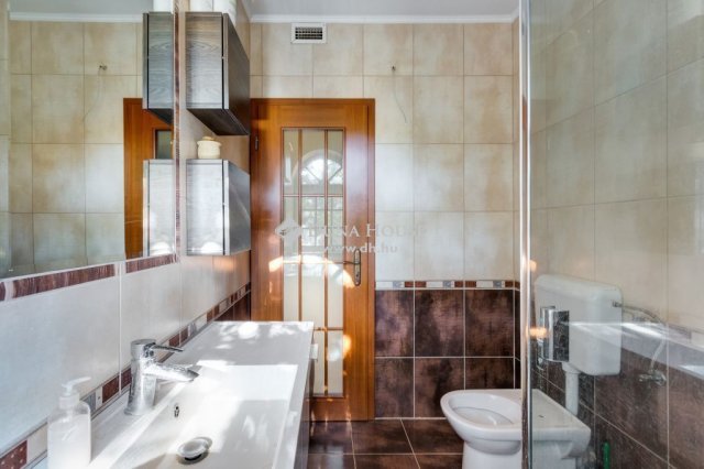 Eladó családi ház, Erdőkertesen 325 M Ft, 5 szobás