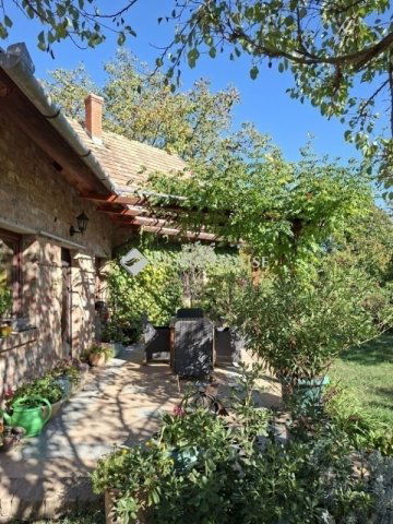 Eladó családi ház, Pogányon 109 M Ft, 2+4 szobás