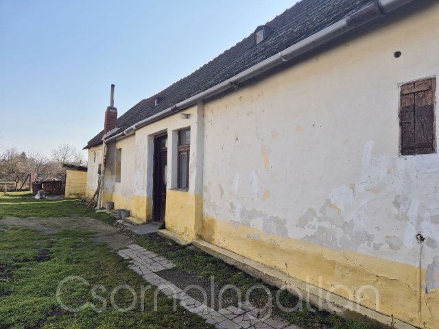 Eladó családi ház, Rábatamásin 8 M Ft, 2 szobás