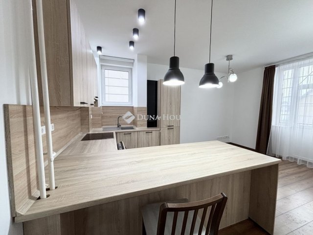 Eladó téglalakás, Debrecenben 84 M Ft, 3 szobás