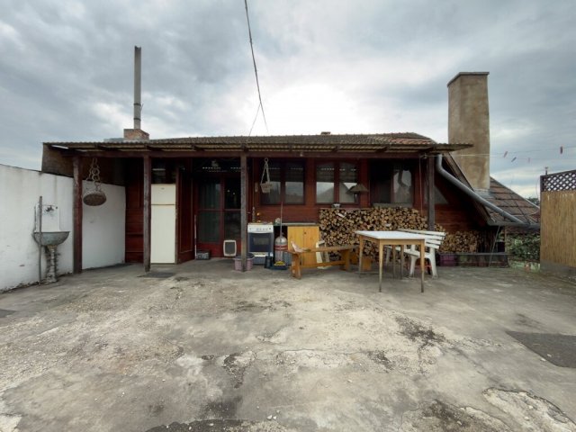 Eladó családi ház, Vácon 65.99 M Ft, 4 szobás