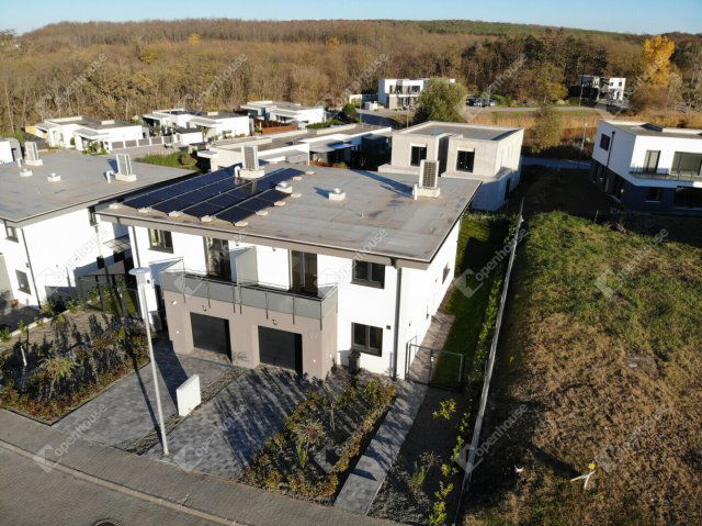 Eladó ikerház, Mogyoródon 154.9 M Ft, 5 szobás