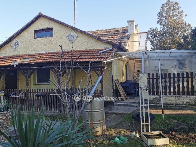 Eladó családi ház, Baján 28.9 M Ft, 1+2 szobás