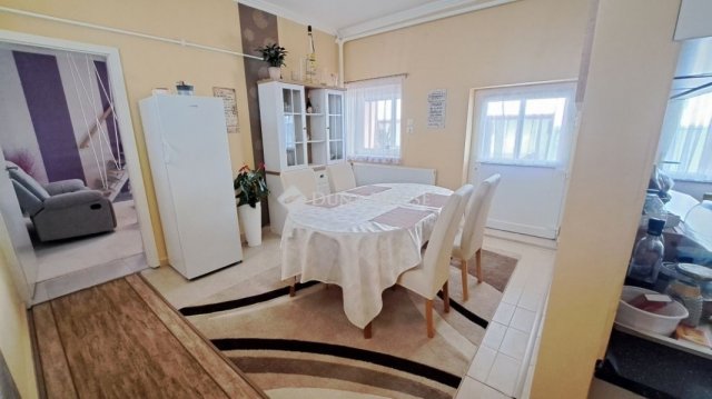 Eladó családi ház, Őrbottyánban 124.9 M Ft, 7 szobás