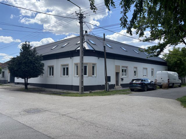 Eladó téglalakás, Cegléden 30 M Ft, 1 szobás