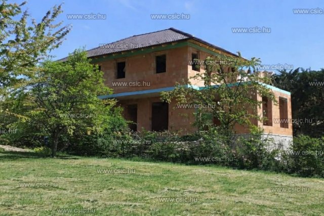 Eladó családi ház, Szentendrén 164.9 M Ft, 5 szobás