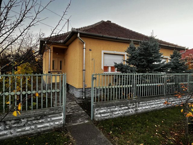 Eladó családi ház, Jászberényben 51.5 M Ft, 2+1 szobás