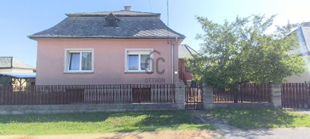 Eladó családi ház, Zircen 67.9 M Ft, 3 szobás