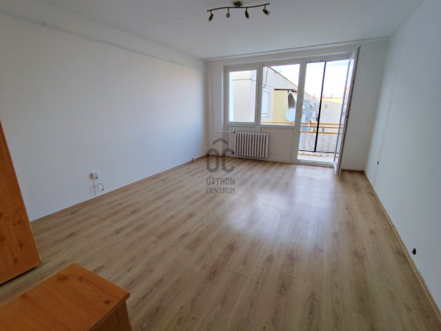 Eladó panellakás, Kecskeméten 44.9 M Ft, 3 szobás