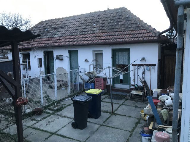 Eladó családi ház, Tápiószecsőn 33.2 M Ft, 2 szobás