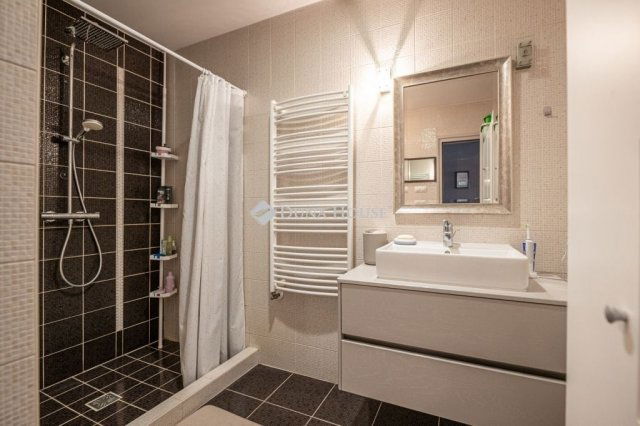 Eladó családi ház, Kecskeméten 175 M Ft, 7 szobás