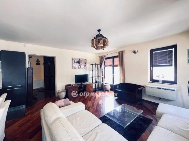 Eladó téglalakás, Budapesten, VI. kerületben 123 M Ft, 2 szobás