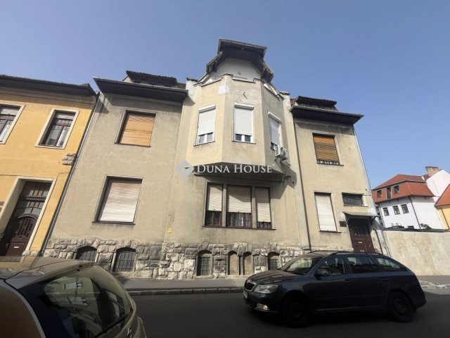 Eladó téglalakás, Pécsett 74.4 M Ft, 2 szobás