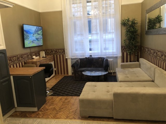 Kiadó téglalakás, albérlet, V. kerületben, Alkotmány utcában