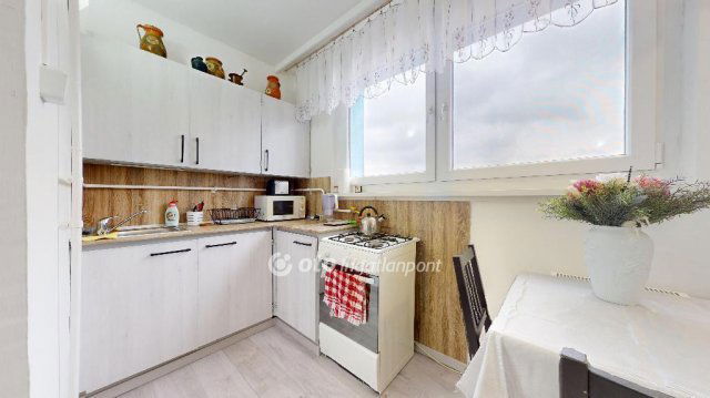 Eladó panellakás, Tiszaújvárosban 34.9 M Ft, 2+1 szobás