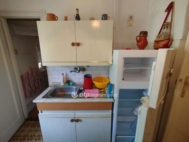 Eladó téglalakás, Pécsett 33.8 M Ft, 2 szobás