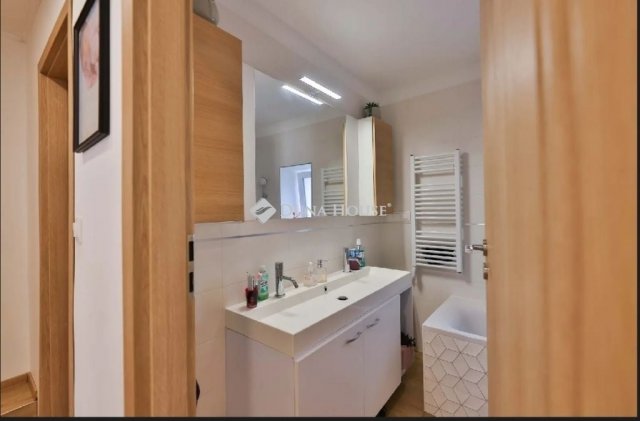 Eladó családi ház, Pécsett 96.5 M Ft, 3 szobás