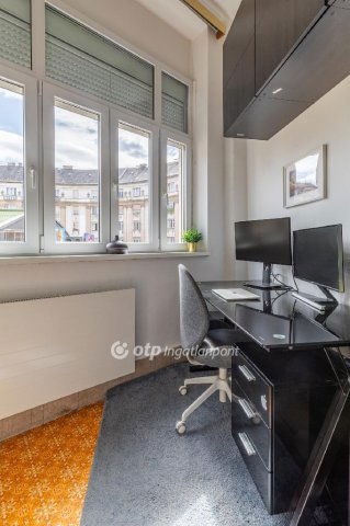 Eladó téglalakás, Budapesten, VIII. kerületben 130 M Ft