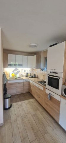 Eladó családi ház, Áporkán 215 M Ft, 4 szobás