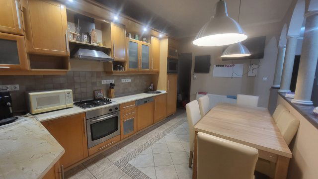 Eladó családi ház, Egerben 159 M Ft, 5 szobás