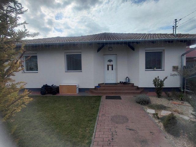 Eladó ikerház, Halásztelken 139 M Ft, 4 szobás