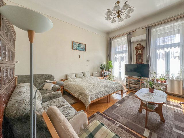 Eladó téglalakás, Budapesten, VIII. kerületben, Baross utcában