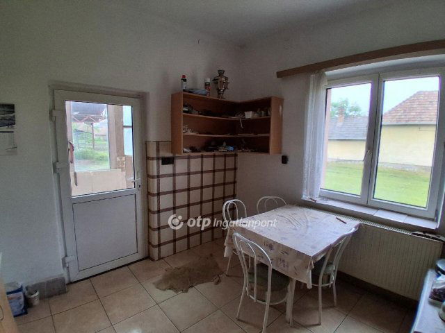 Eladó családi ház, Ácson 52 M Ft, 4 szobás