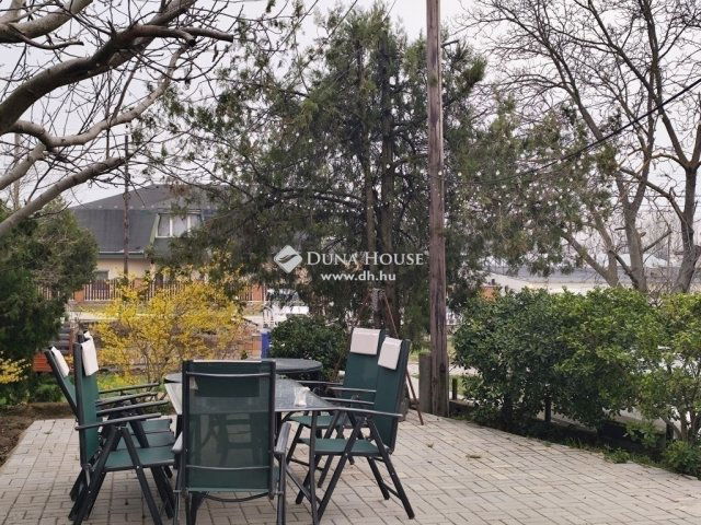 Eladó családi ház, Dunaharasztin 109.9 M Ft, 7 szobás