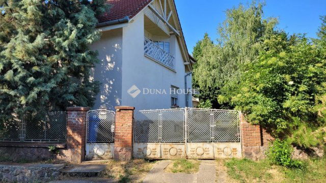 Eladó családi ház, Pécsett 90 M Ft, 5 szobás
