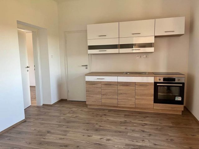 Kiadó családi ház, albérlet, Pécsett 280 E Ft / hó, 2 szobás