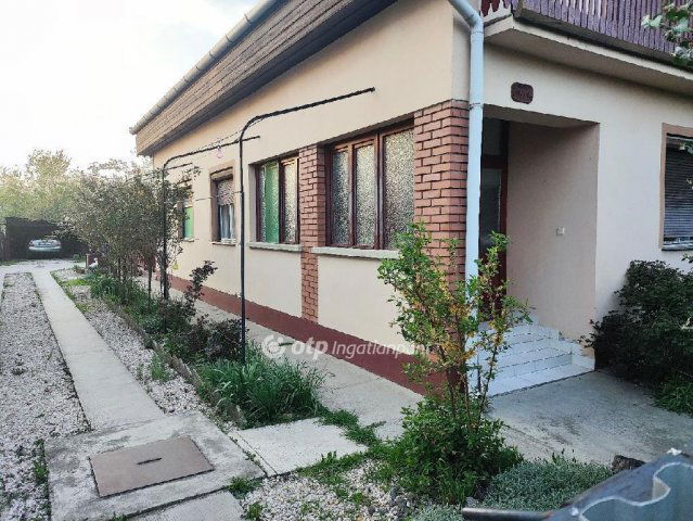 Eladó családi ház, Szeghalmon 30 M Ft, 3 szobás