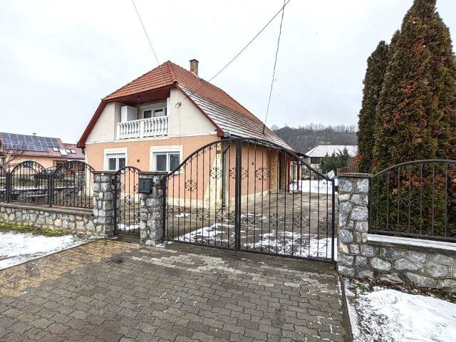 Eladó családi ház, Múcsonyban 74.9 M Ft, 4 szobás