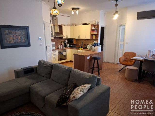 Eladó téglalakás, Szegeden 69.99 M Ft, 3 szobás