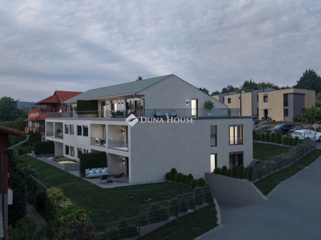 Eladó téglalakás, Pécsett 79.9 M Ft, 3 szobás