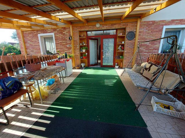 Eladó családi ház, Gödön 99.9 M Ft, 7 szobás