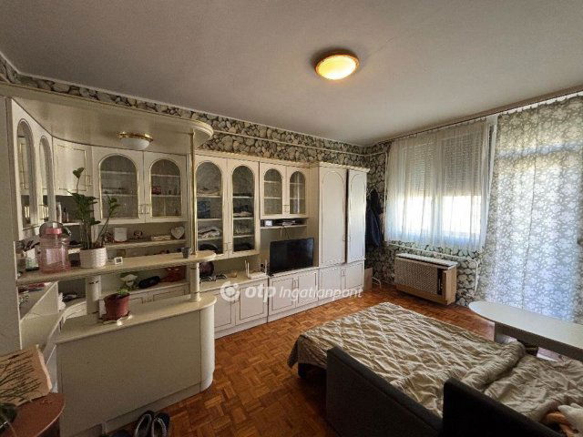 Eladó téglalakás, Gyulán 29.9 M Ft, 2 szobás